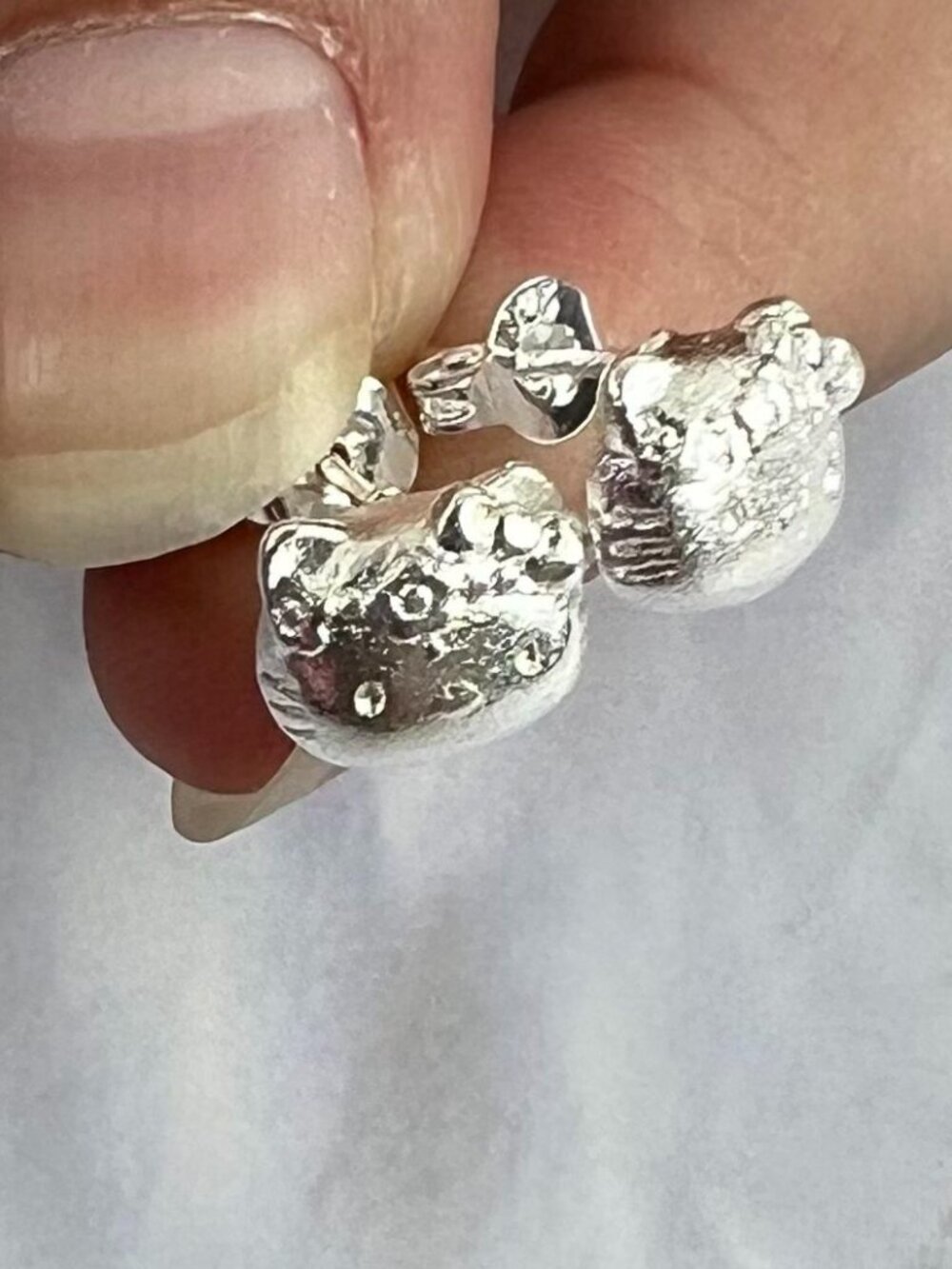 NO.447 Hello Kitty Sterling Silver Diamond Stud Earrings